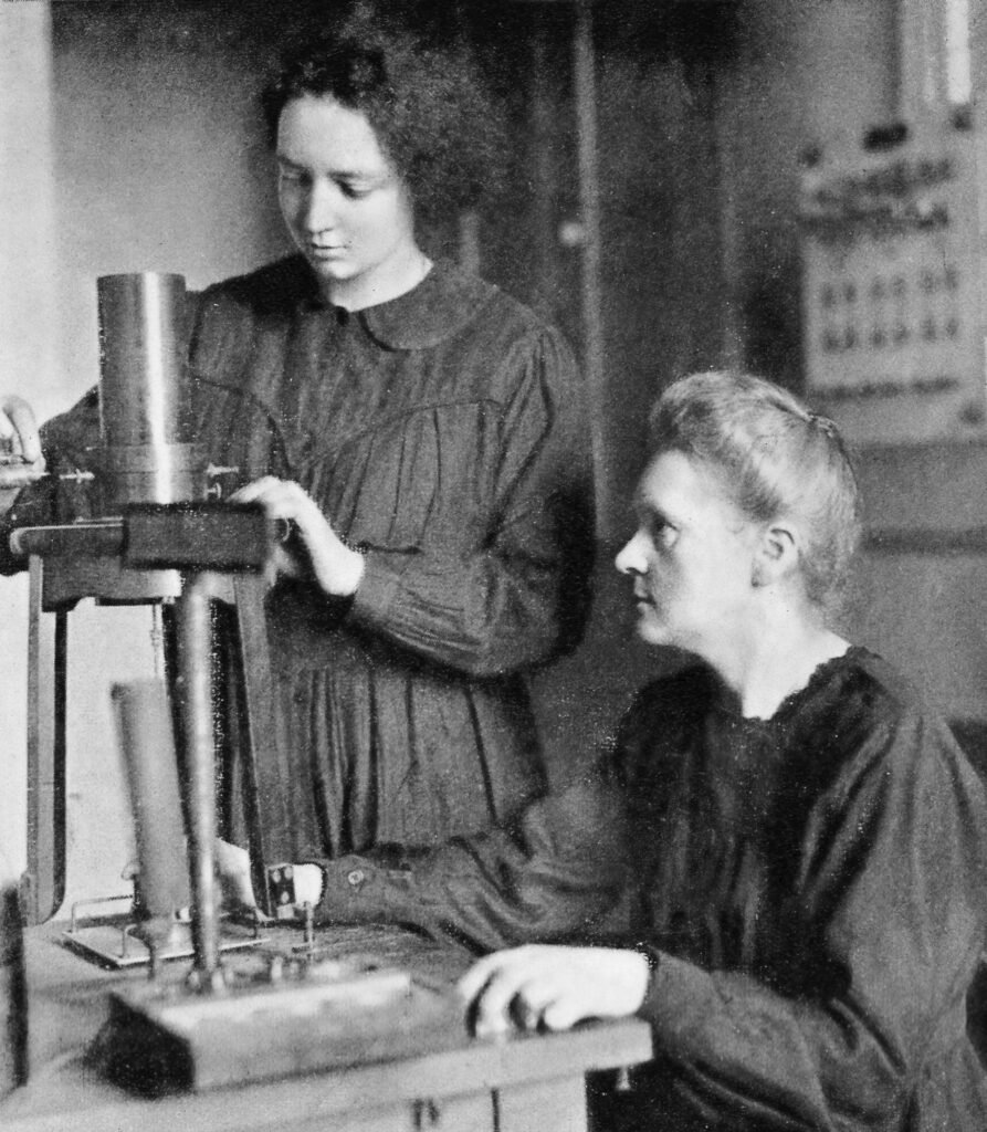 Marie and Leonor Curie 1927